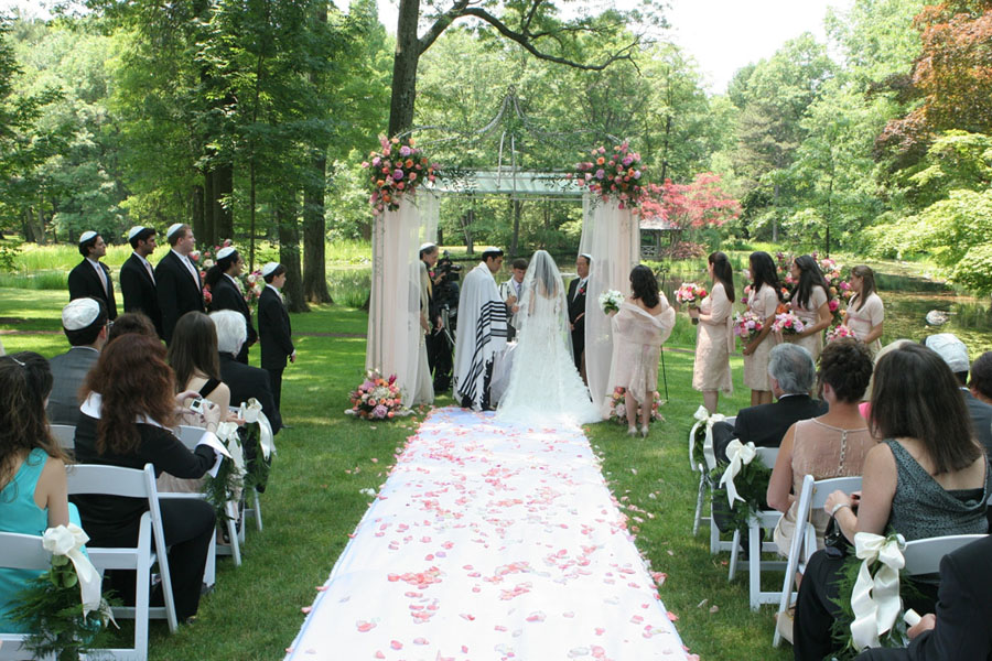 » Jewish Weddings and Interfaith Weddings Top Trends in Chuppah Décor